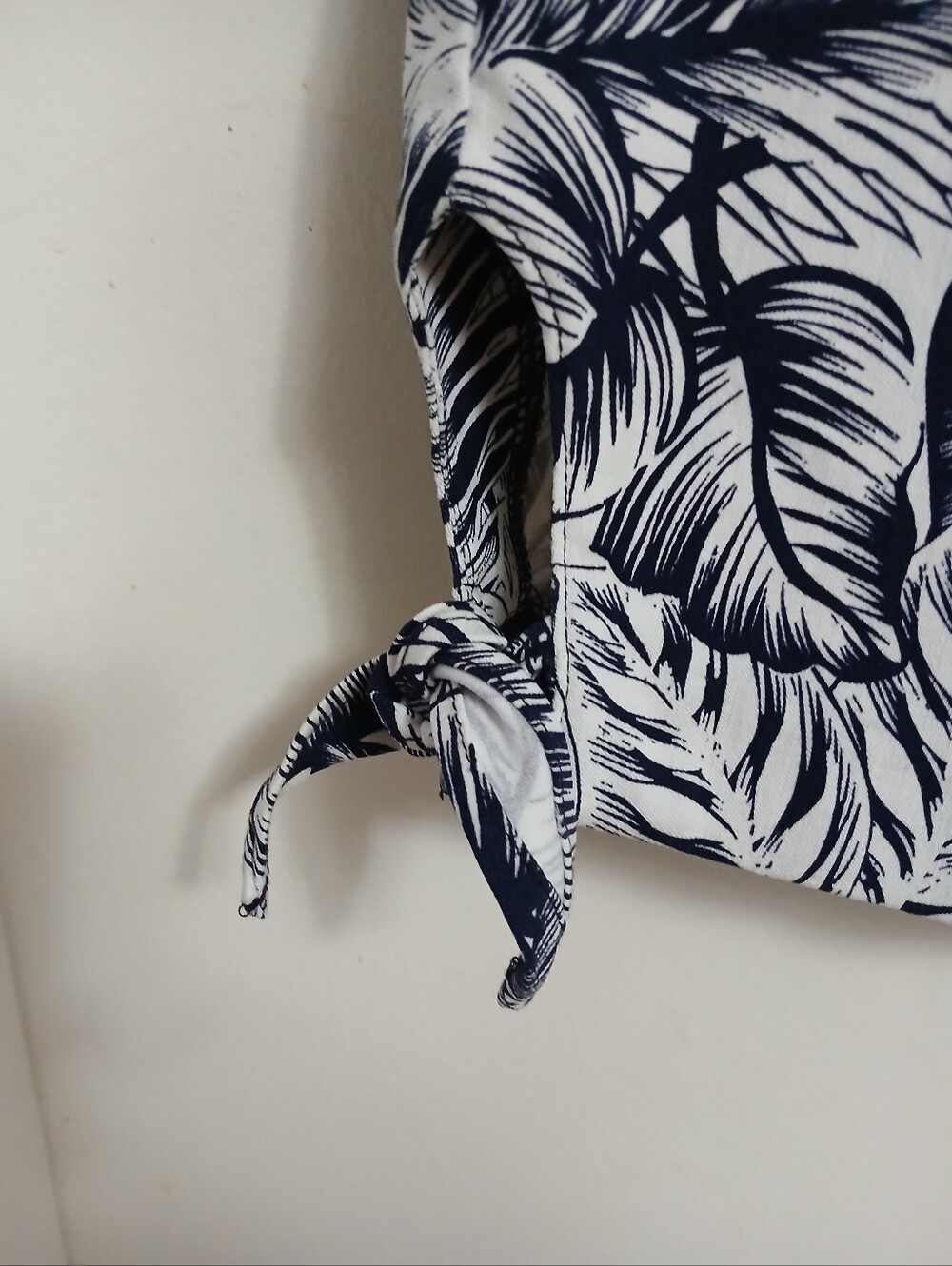 CounterParts Womens Pull On Capris Size 12 Tropical Print Black & White - Picture 4 of 7
